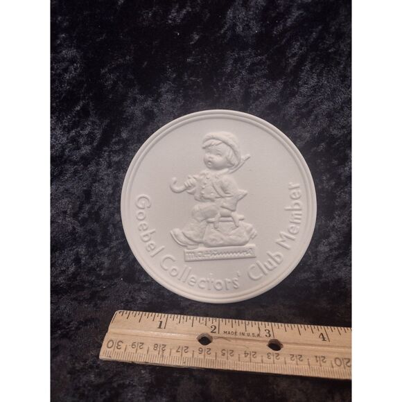 Vtg Hummel 1976 Goebel Collectors Club Member Bisque Disk Plaque West Germany - Picture 1 of 2